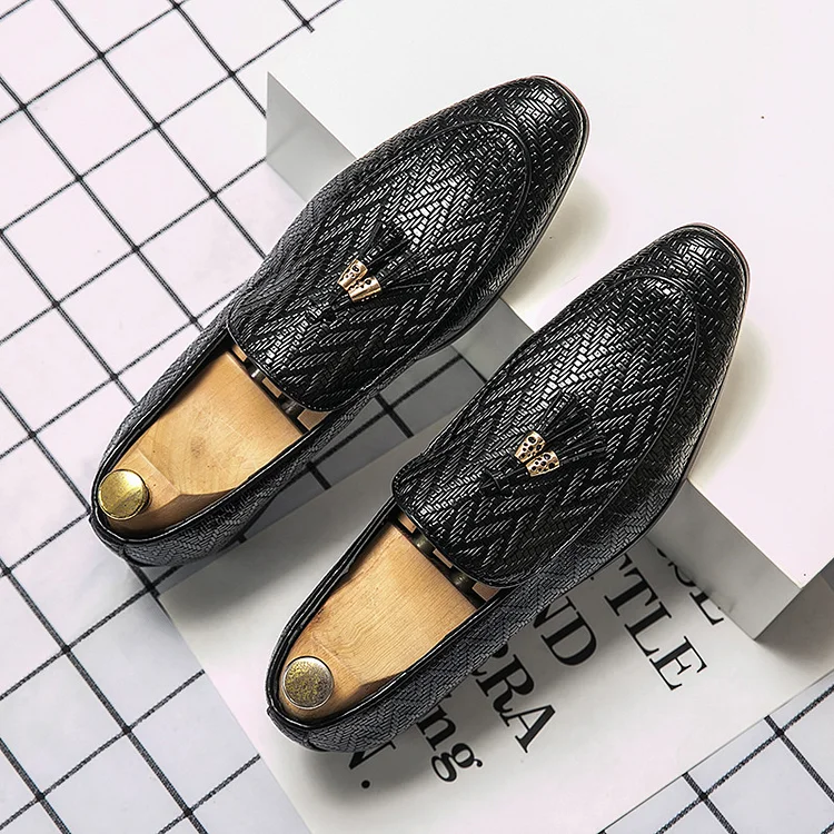 Tassel Pattern PU Leather Slip On Pointy Toe Loafers Shoes