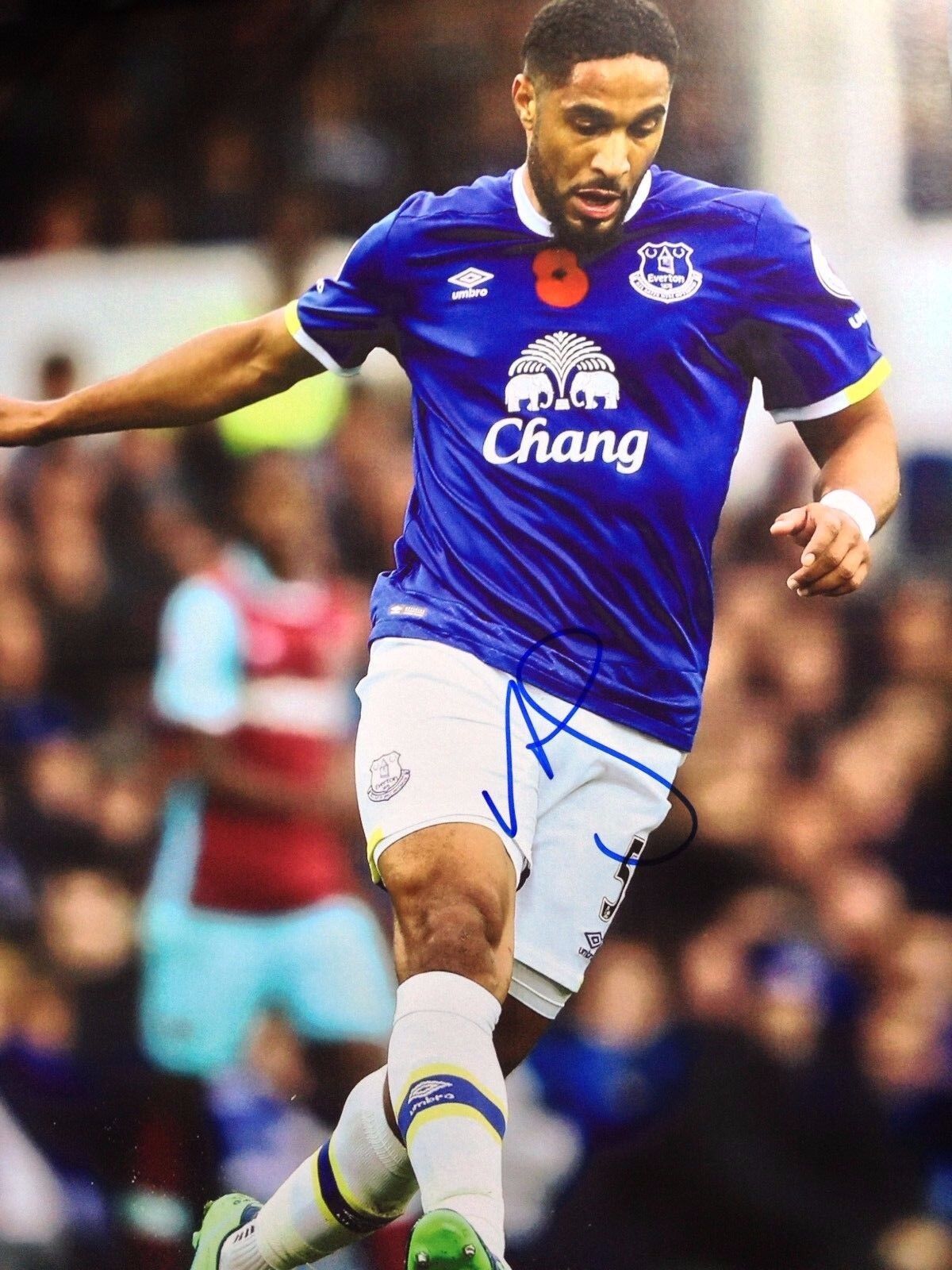 ASHLEY WILLIAMS - EVERTON FOOTBALLER - EXTRA LARGE SIGNED COLOUR Photo Poster paintingGRAPH