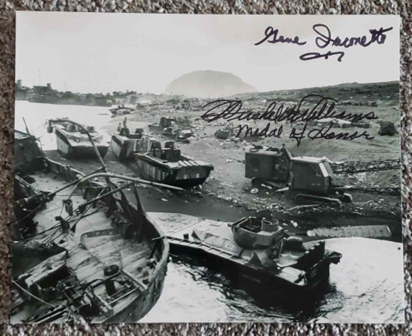 HERSCHEL WILLIAMS GENE IACONETTI MEDAL OF HONOR IWO JIMA SIGNED 8x10 Photo Poster painting