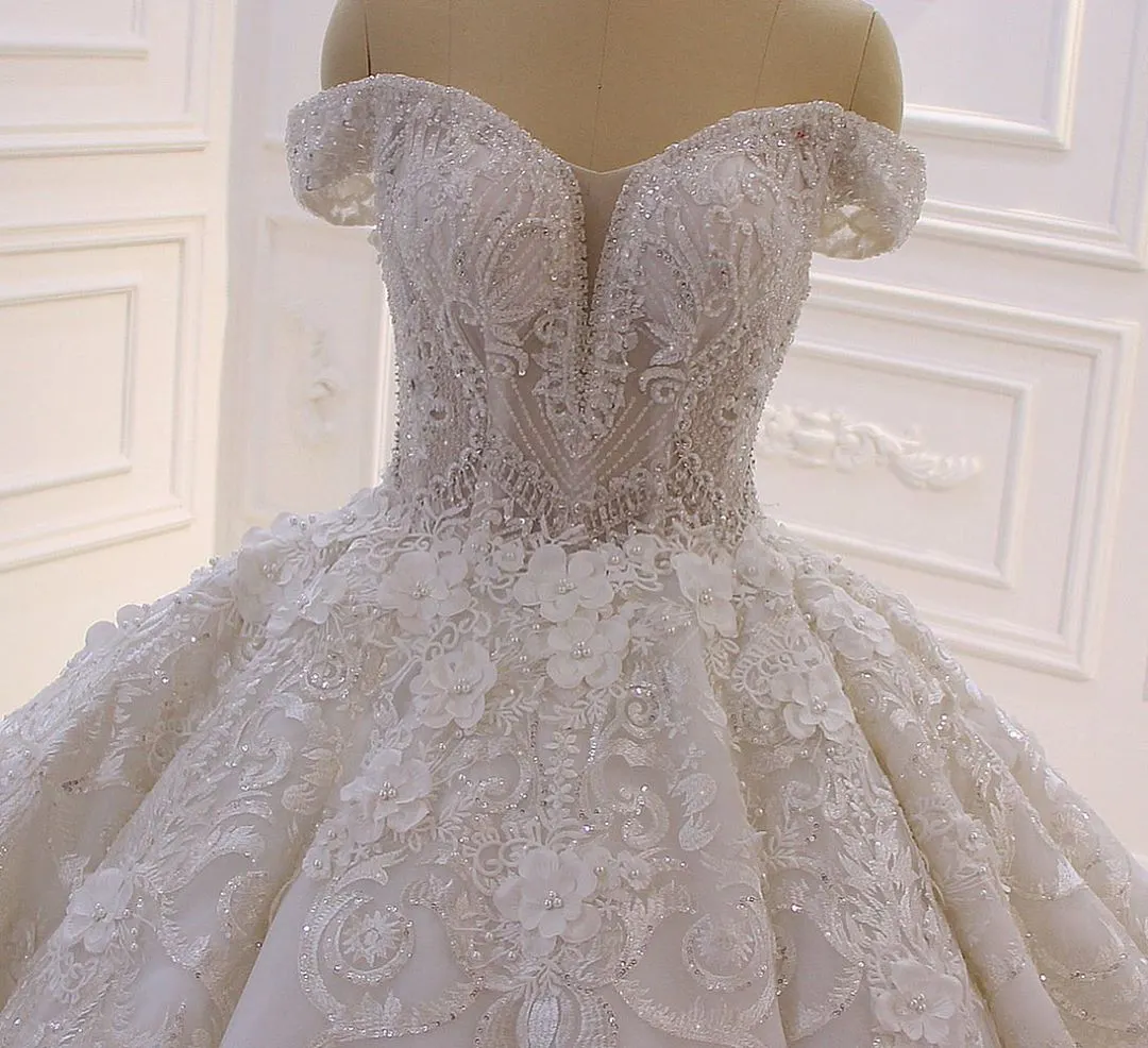 Trendy Floor Length Sweetheart Sleeveless Off-The-Shoulder Lace Wedding Dress with Chapel Train