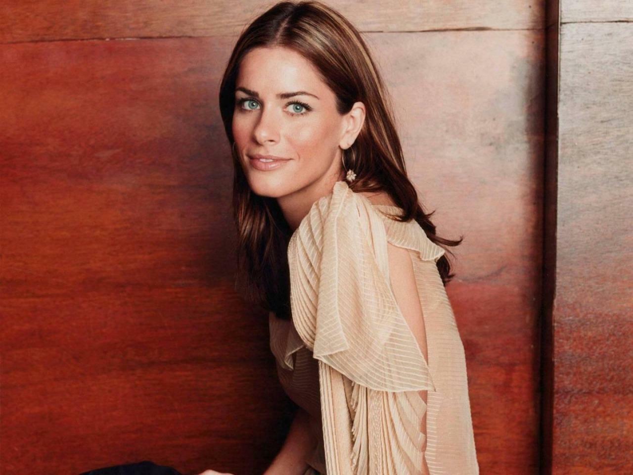 Amanda Peet 8x10 Picture Simply Stunning Photo Poster painting Gorgeous Celebrity #13