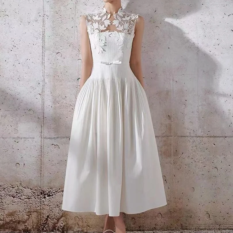 Elegante abito midi senza maniche in pizzo patchwork