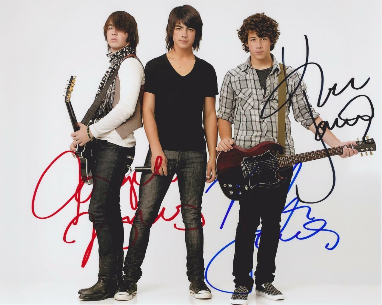 The Jonas Brothers Kevin,Joe,Nick SIGNED AUTOGARPHED 10 X 8