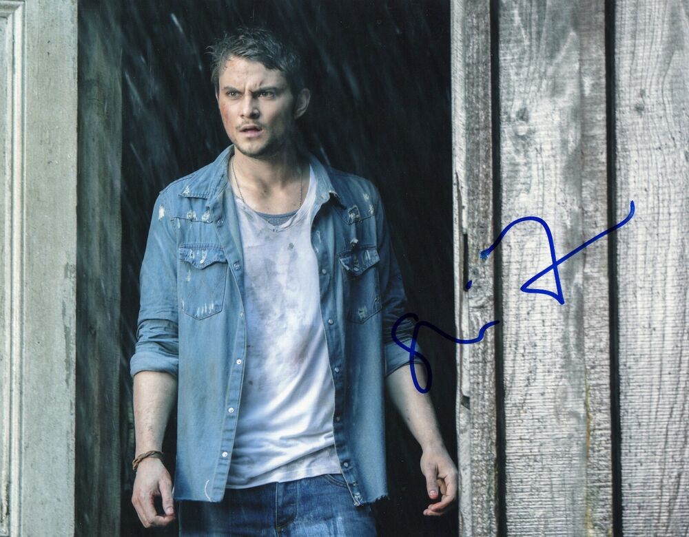 Shiloh Fernandez Signed 8x10 Photo Poster painting w/COA Evil Dead Red Riding Hood #1