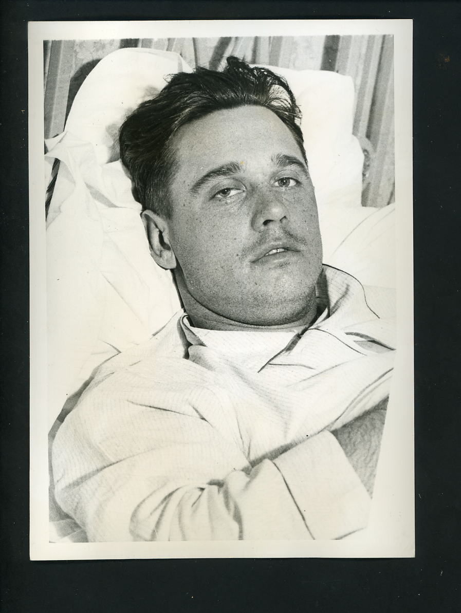 Bill Terry in bed with the flu 1937 Press Photo Poster painting New York Giants