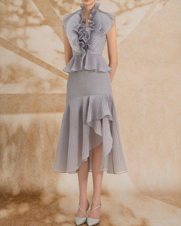 Women's V-neck sleeveless ruffle dress