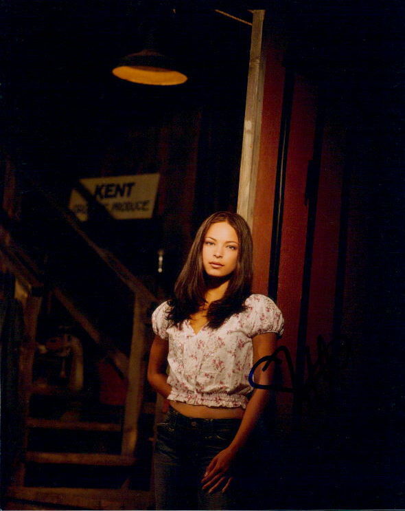 Kristin Kreuk (Smallville) signed 8x10 Photo Poster painting