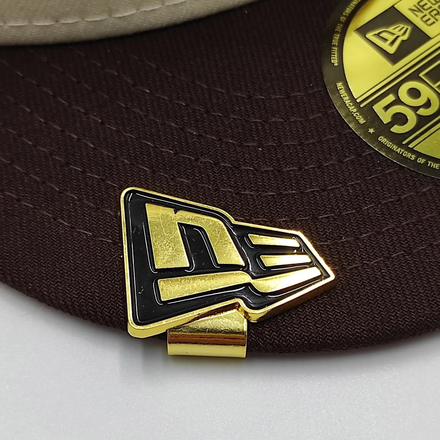 NEW ERA FLAG METAL PIN