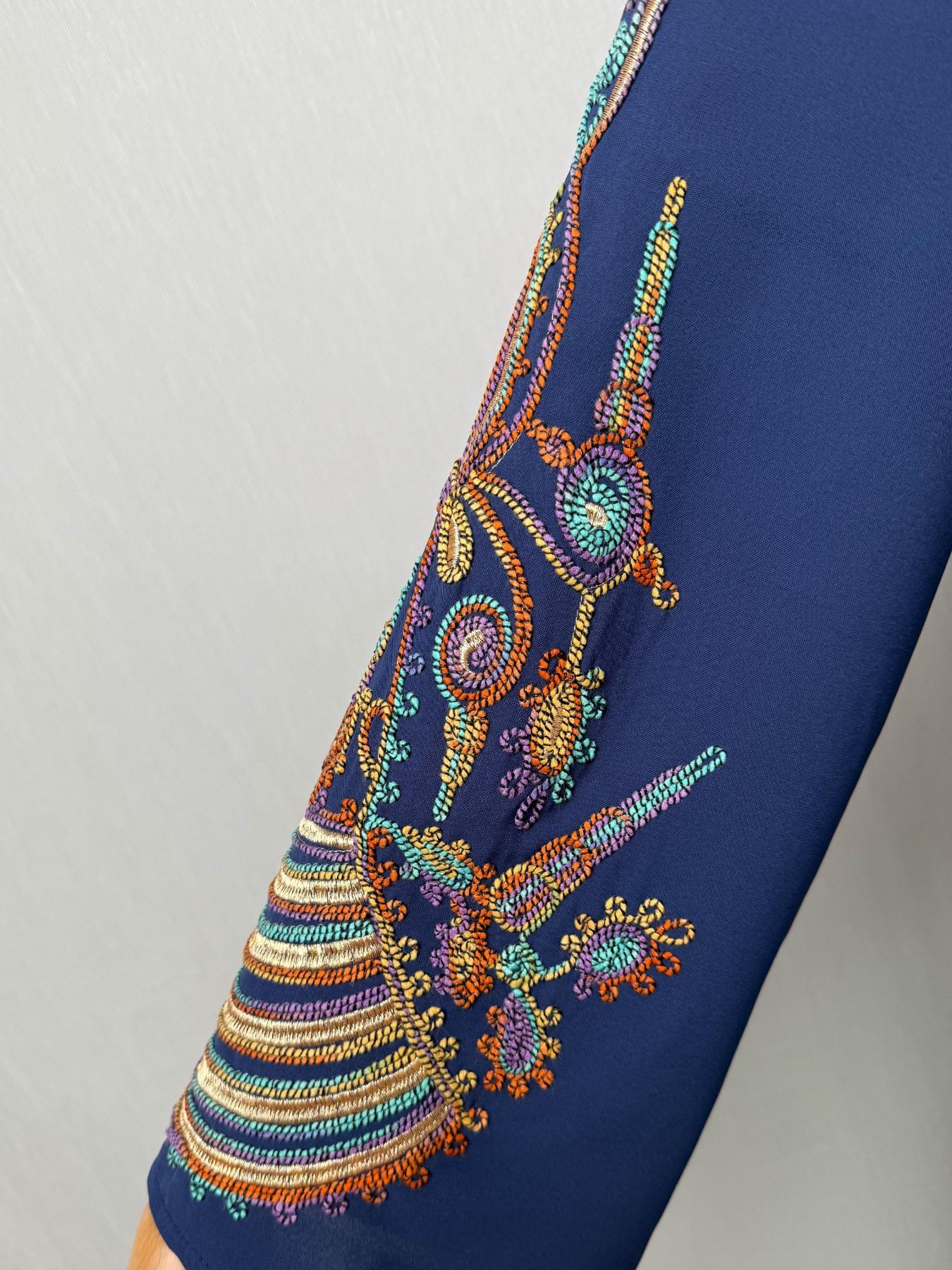 Elegant Muslim Women's Long Robe with Colorful Embroidery, Perfect for All Seasons, Stylish and Comfortable Clothing, Muslim Women Gowns