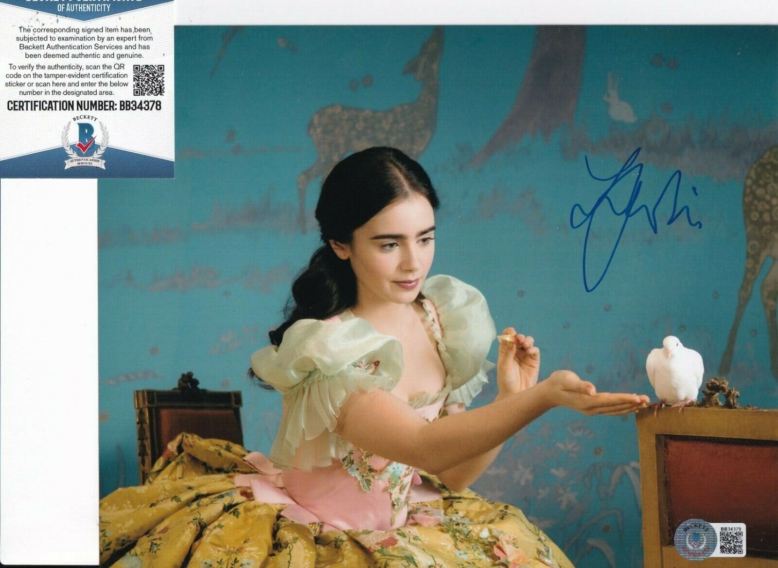 LILY COLLINS signed (MIRROR MIRROR) Snow White movie 8X10 Photo Poster painting BECKETT BB34378