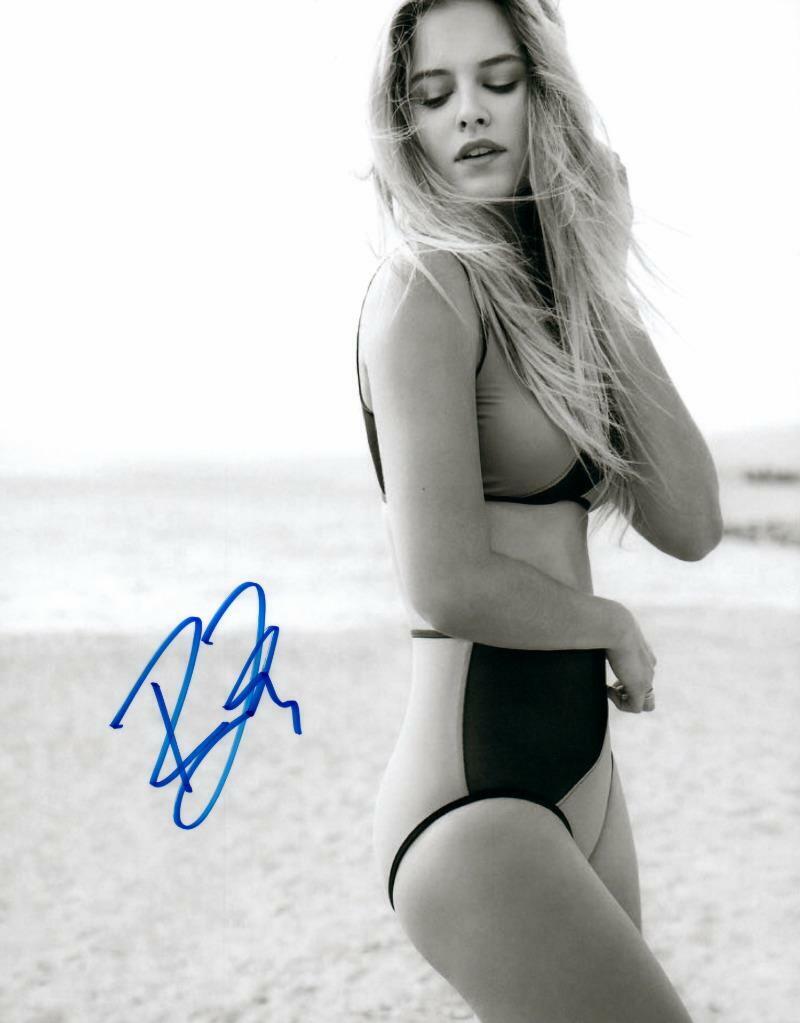 Tiera Skovbye signed 8x10 Picture autographed Photo Poster painting with COA