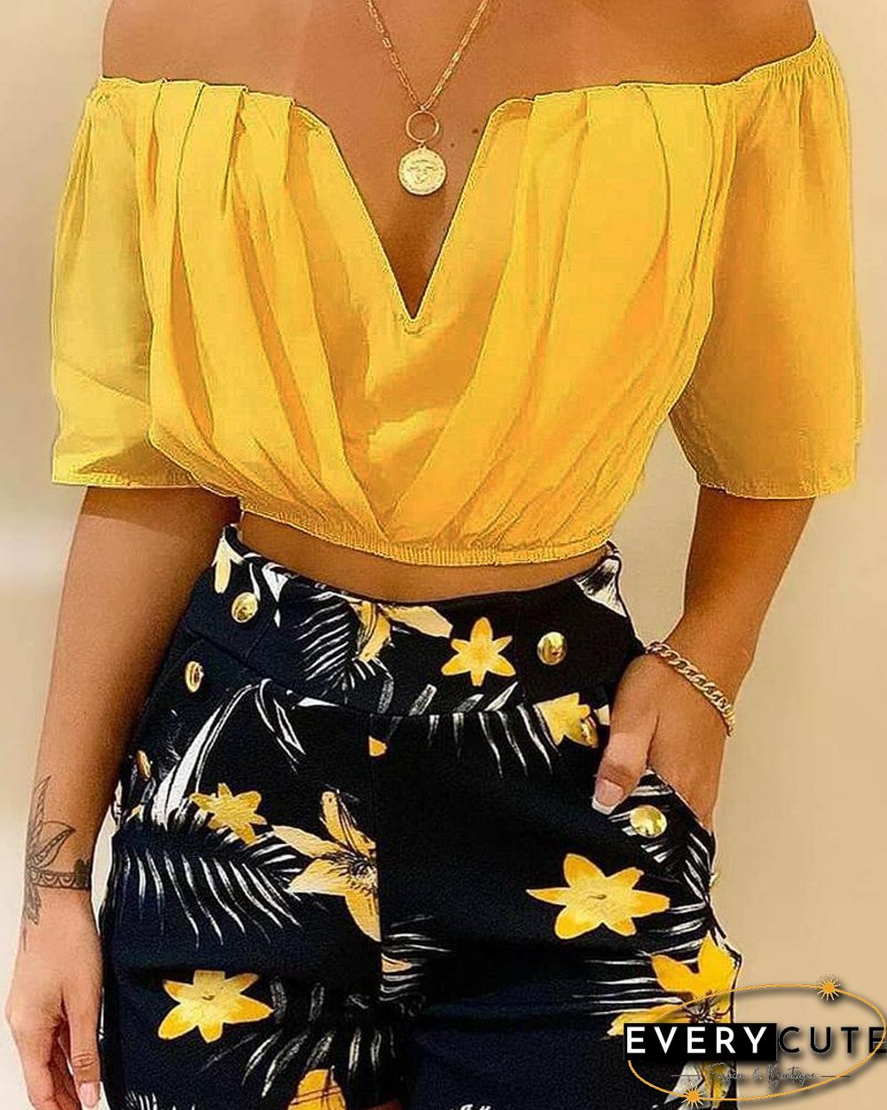 Off Shoulder Ruched Top & Tropical Print Shorts Set P13644