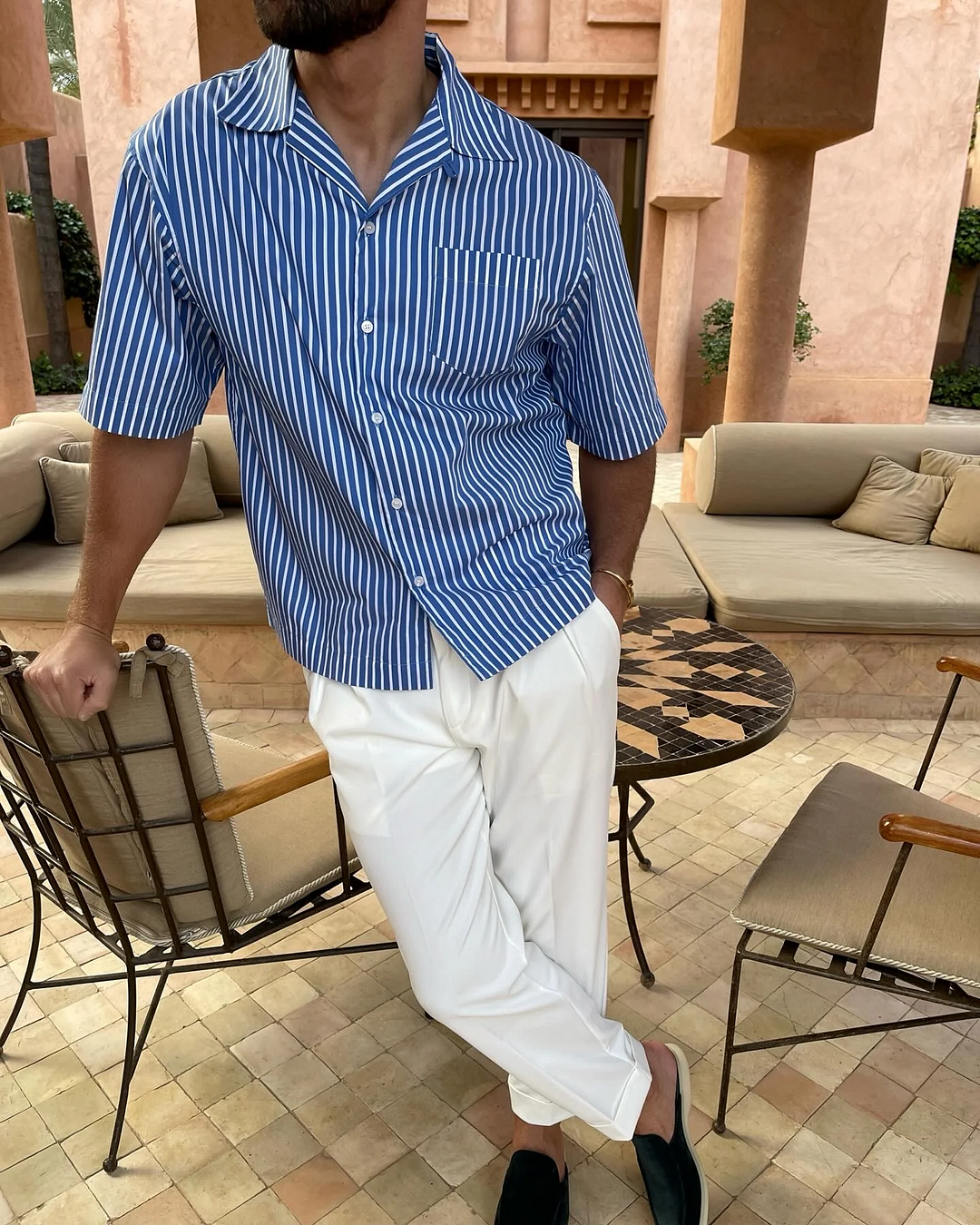 Men's casual vertical striped blue short-sleeved shirt
