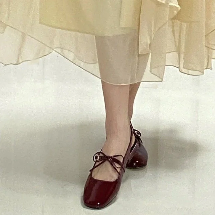 Yyvonne Evening Wind Shallow Mouth Coarse High Heels Women 2025 Spring And Summer New Retro Street Shooting Small Leather Shoes Side Bright Leather Sandals