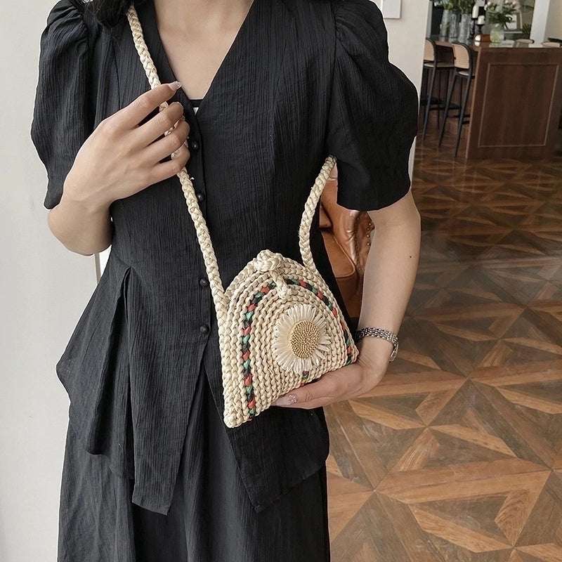 Women’s Medium Straw Flower Butterfly Vacation Beach Weave Bucket Buckle Beach Bag