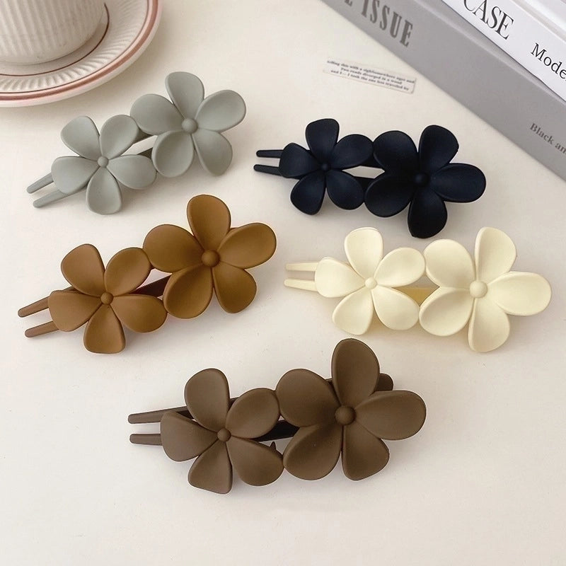 Minimalist Solid Color Flower Plastic Hair Clip