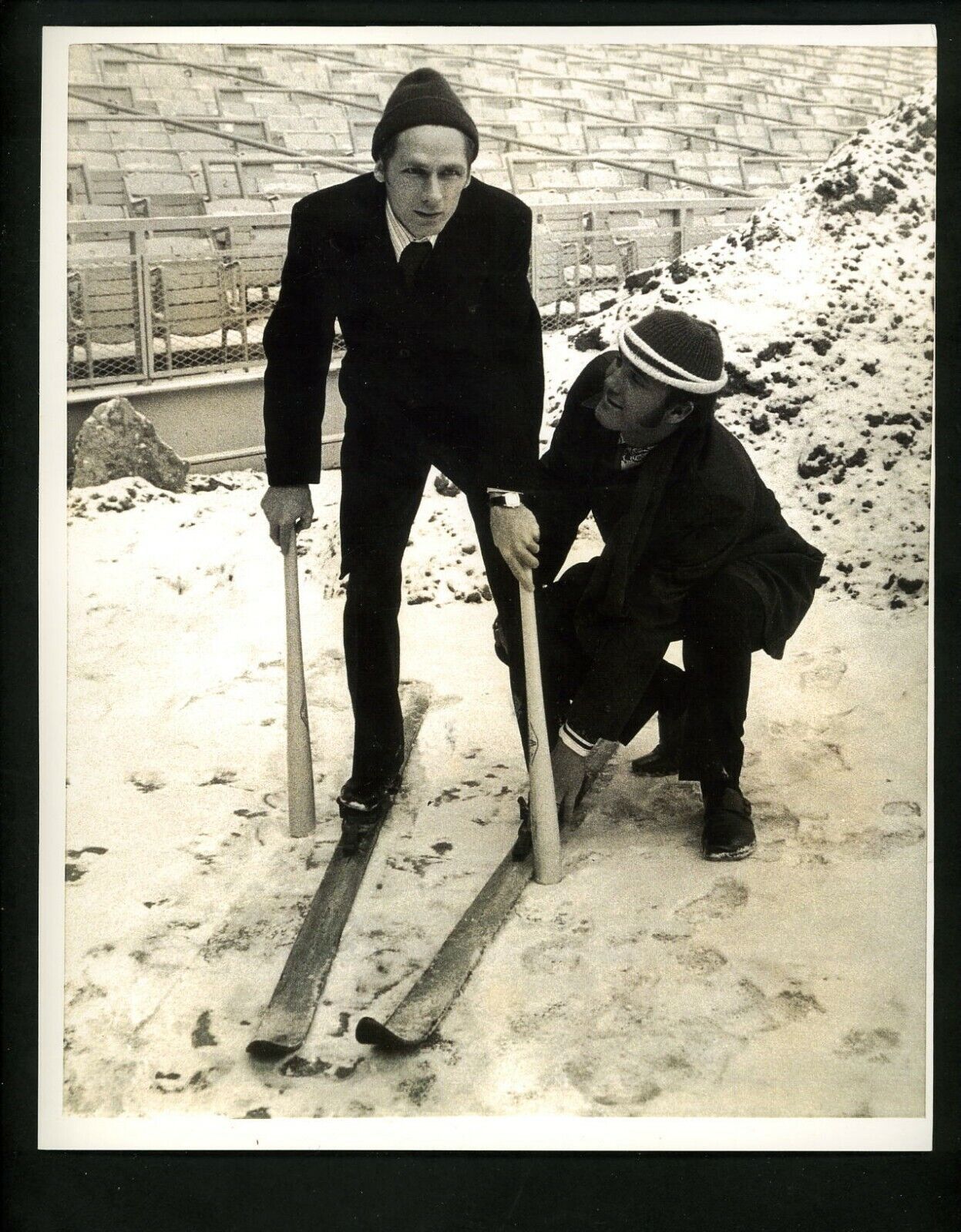 Bud Harrelson & Tug McGraw in the SNOW 1970's Press Original Photo Poster painting New York Mets