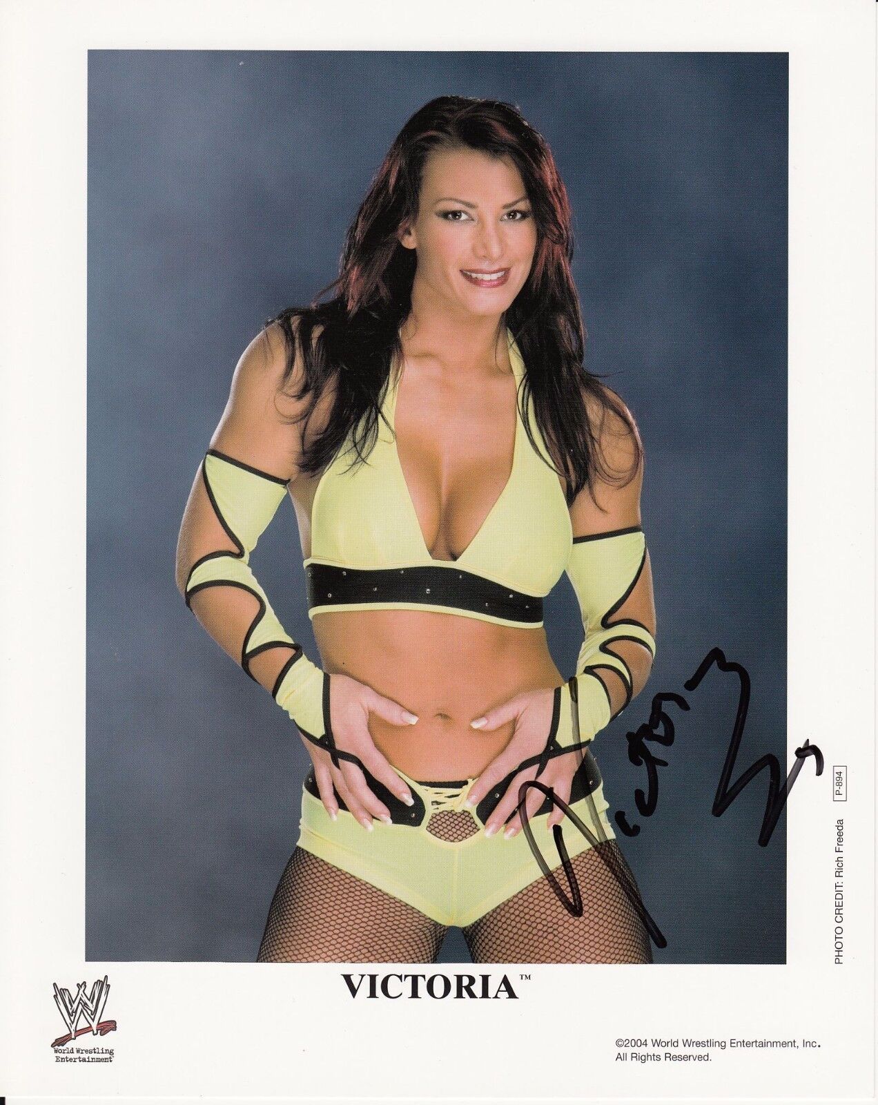 WWE WWF VICTORIA AUTOGRAPHED HAND SIGNED 8X10 PROMO Photo Poster painting P-894