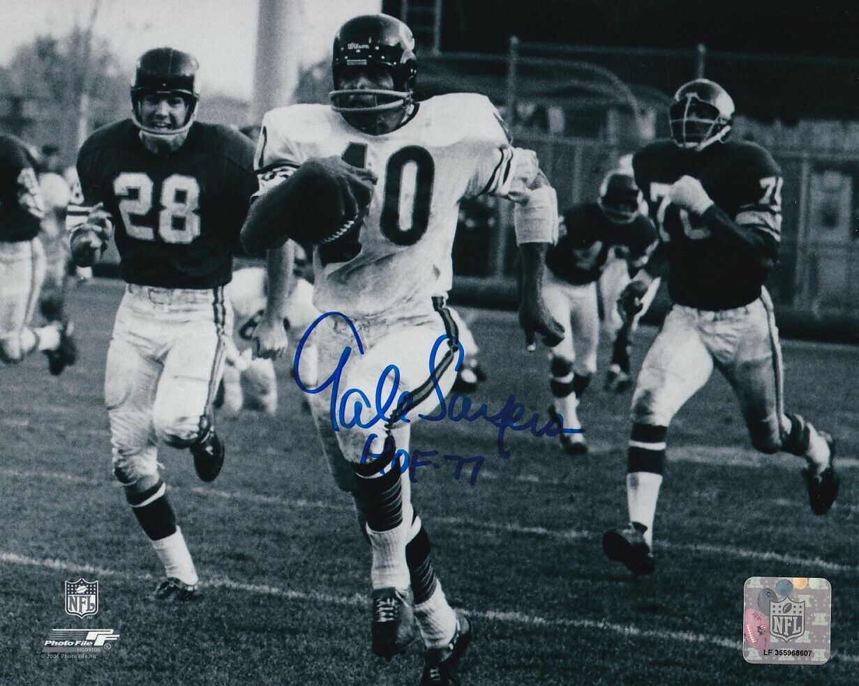 GALE SAYERS SIGNED AUTOGRAPH 8X10 Photo Poster painting CHICAGO BEARS