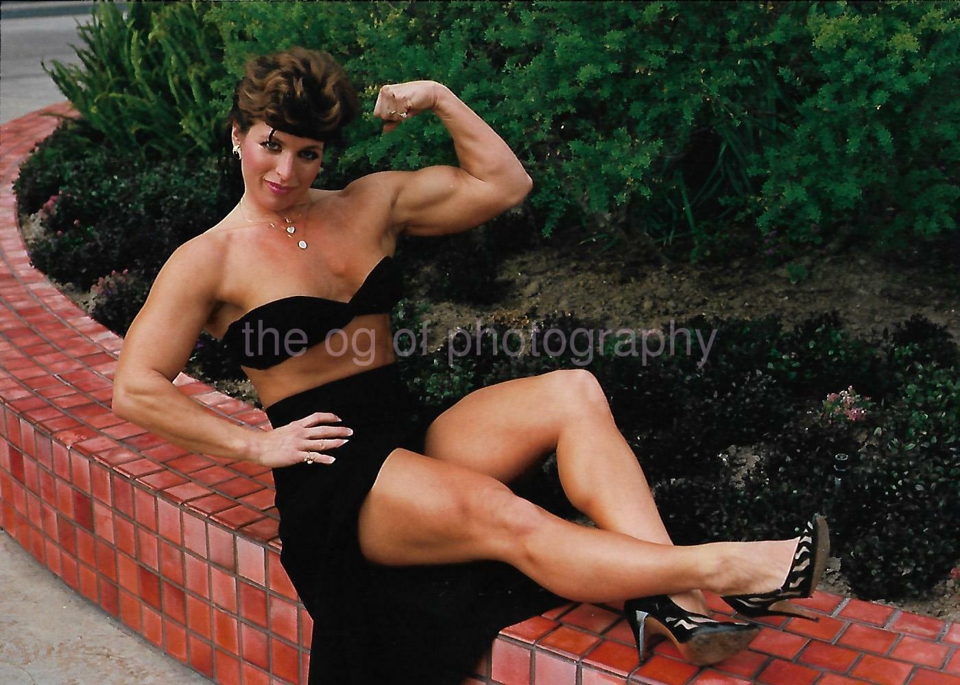 FEMALE BODYBUILDER 80's 90's FOUND Photo Poster painting Color MUSCLE WOMAN 5 X 7 EN 111 8 I