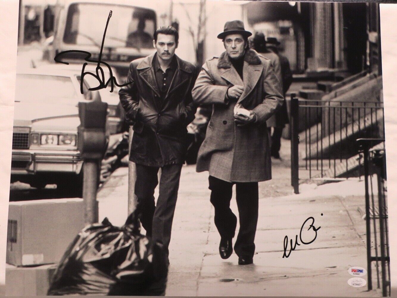 Al Pacino/Johnny Depp Dual Signed Donnie Brasco Auto 16x20 B/W Photo Poster painting PSA/JSA