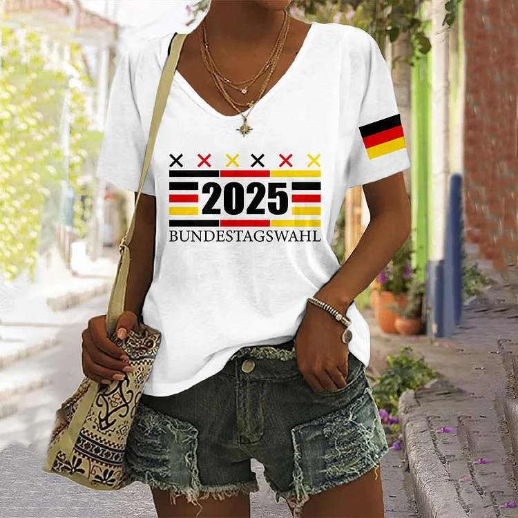 Simpfit T-Shirt mit V-Ausschnitt und kurzen Ärmeln und Kunstdruck im „Make Germany Great Again“-Motiv