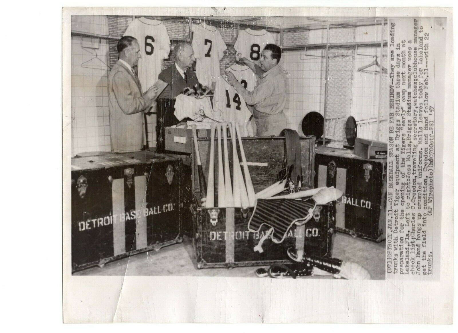 Tigers pack Briggs Stadium 1957 Press Photo Poster painting Jess Walls Charles Creedon John Hand