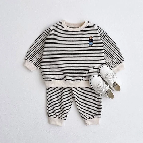 2pcs Baby Boy/Girl Stripe and Embroidered Bear Crewneck Long Sleeve and Pants Set