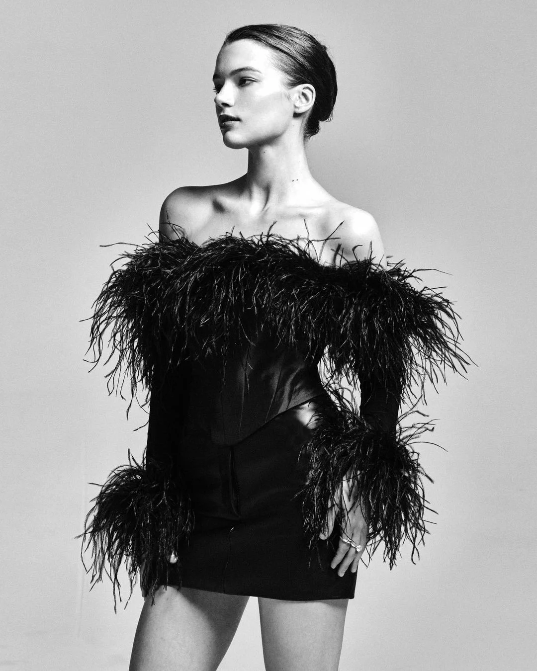 Uveng Uveng Dress 2025 New Shoulder Long-Sleeved Feather Dress For Exclusive