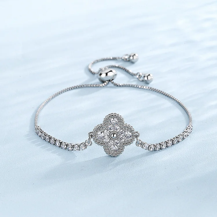 Diamond studded pull-out adjustable lucky clover bracelet