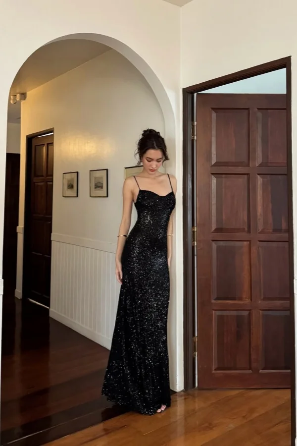 Minimalist Black Sequins Sleeveless Spaghetti-Straps Sheath Prom Dress YK0134