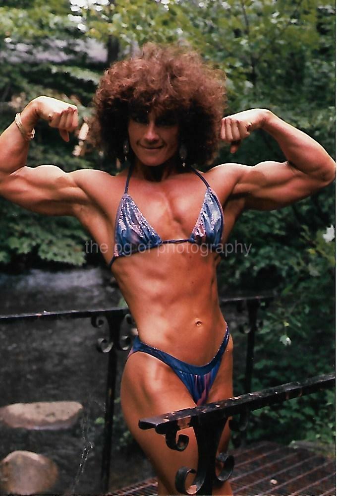 FEMALE BODYBUILDER 80's 90's FOUND Photo Poster painting Color MUSCLE GIRL Original EN 21 64 W