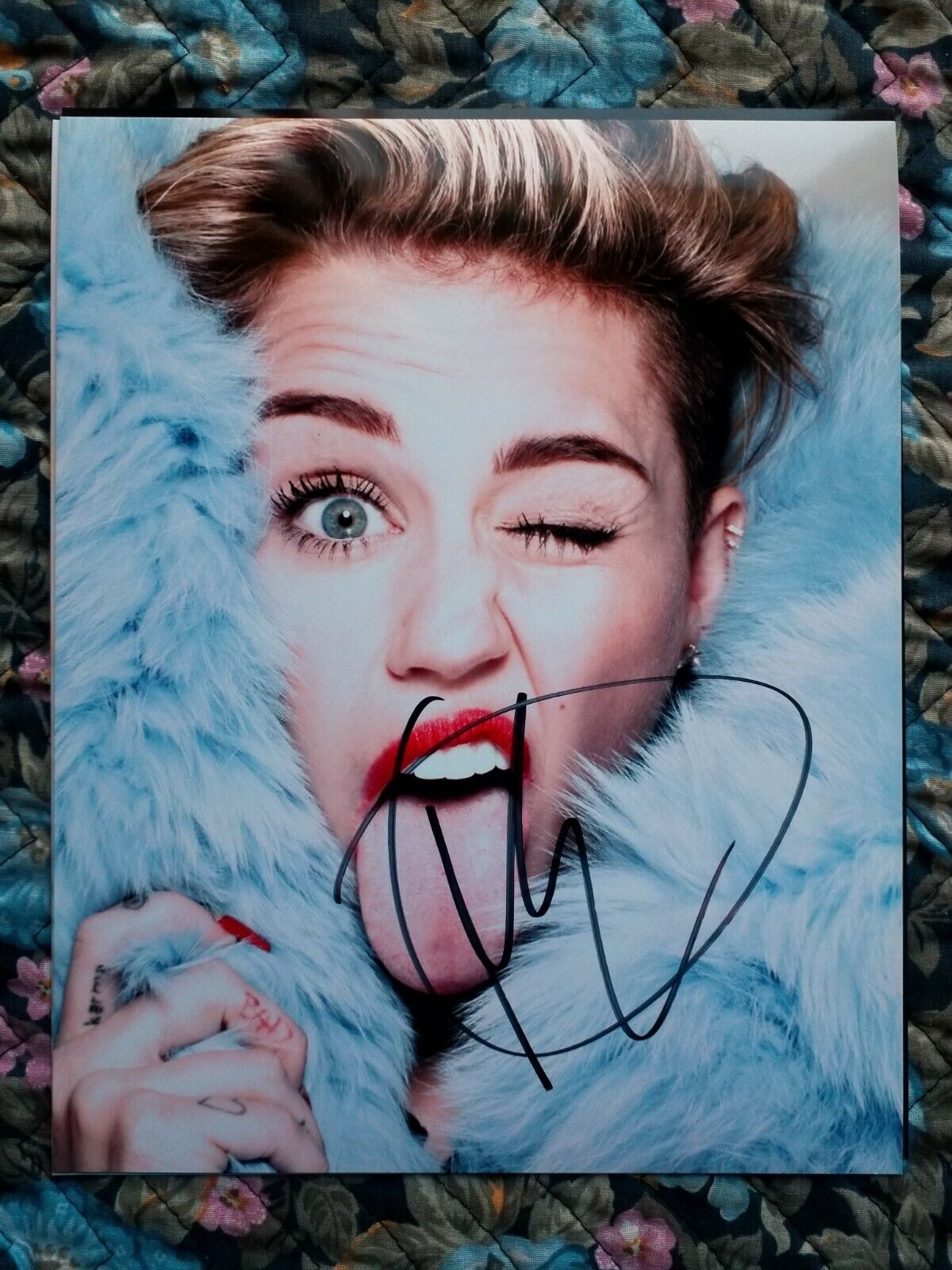 Singer Miley Cyrus Authentic Signed Autographed 8x10 Photo Poster painting