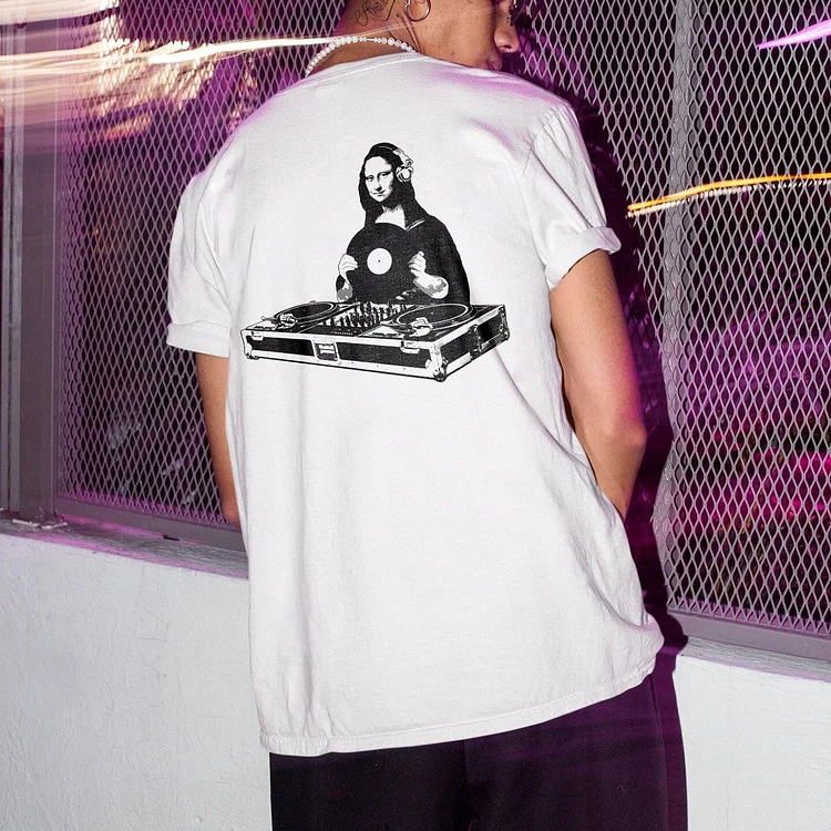Mona Lisa Is Playing A Disc T-shirt