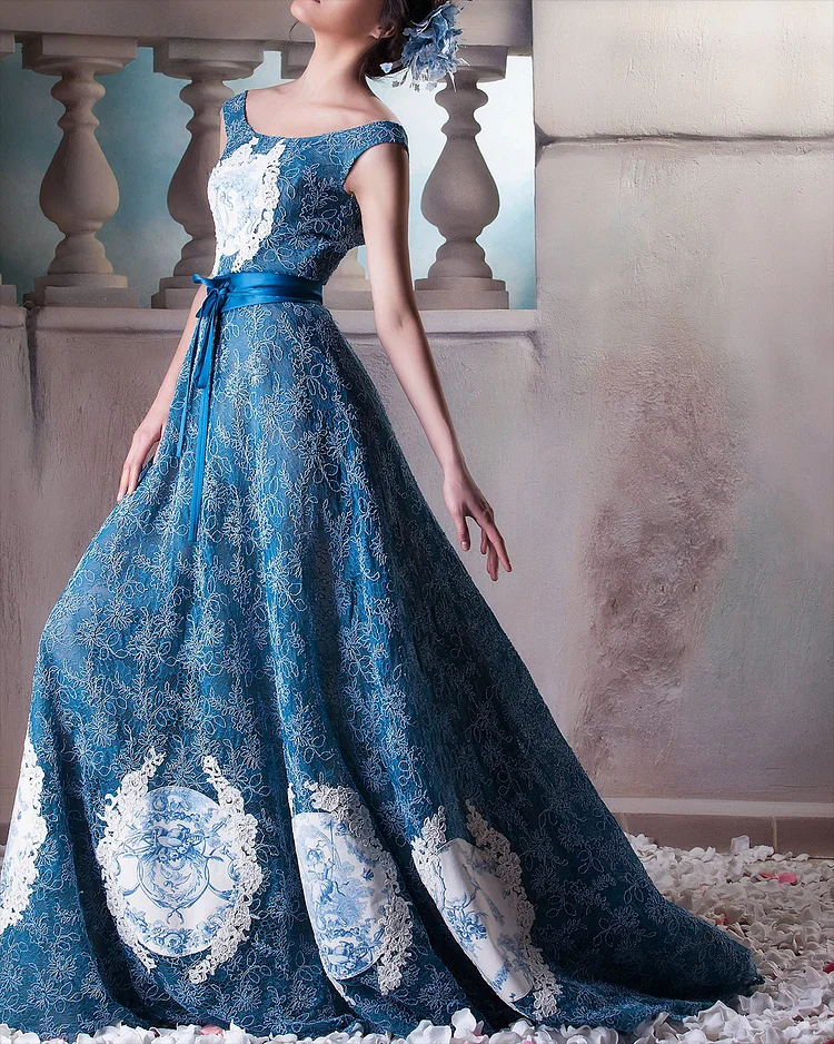 Women's Sleeveless Embroidered Lace Dress