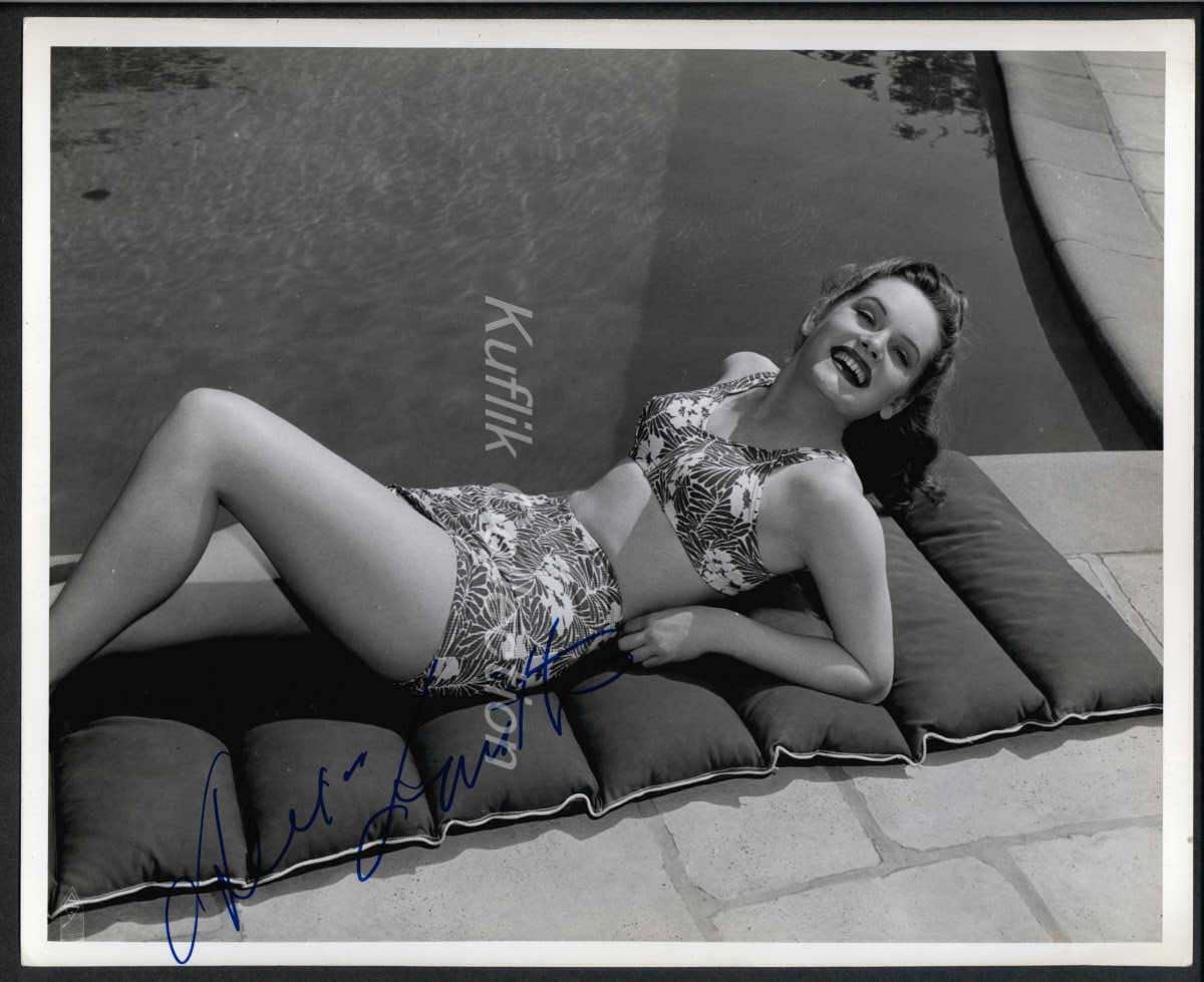 Alexis Smith - Signed Vintage Celebrity Autograph Photo Poster painting - Dallas