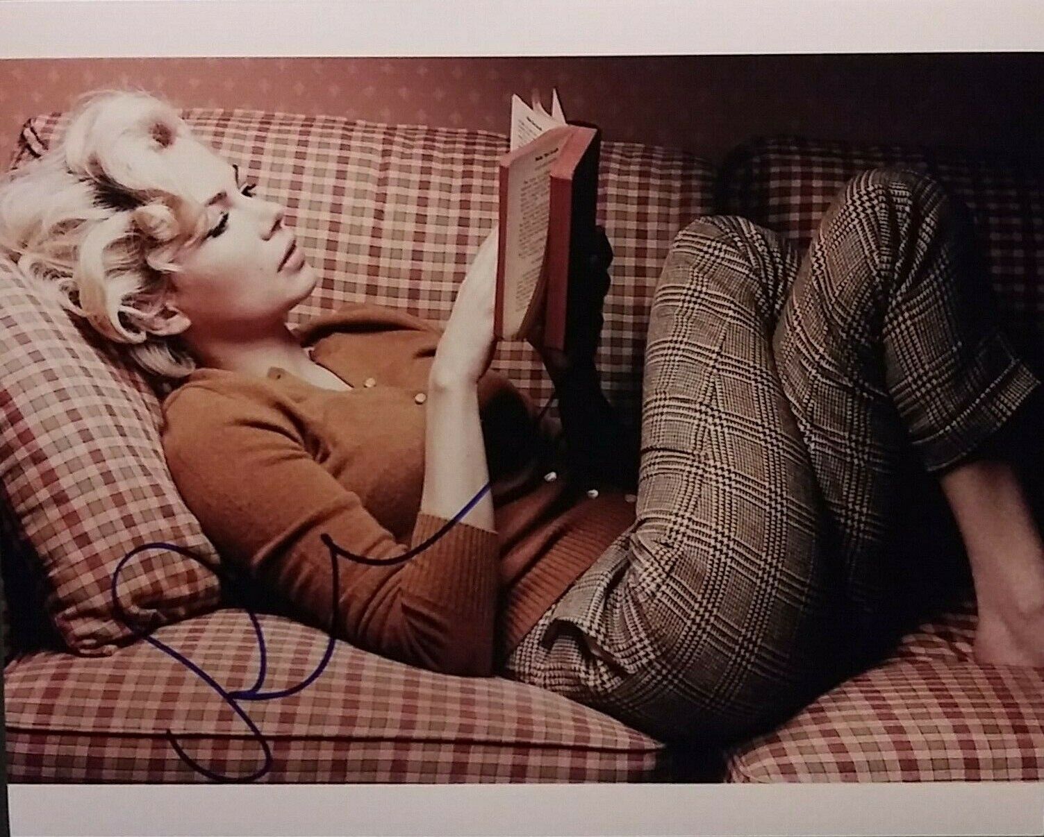 Michelle Williams signed 8x10