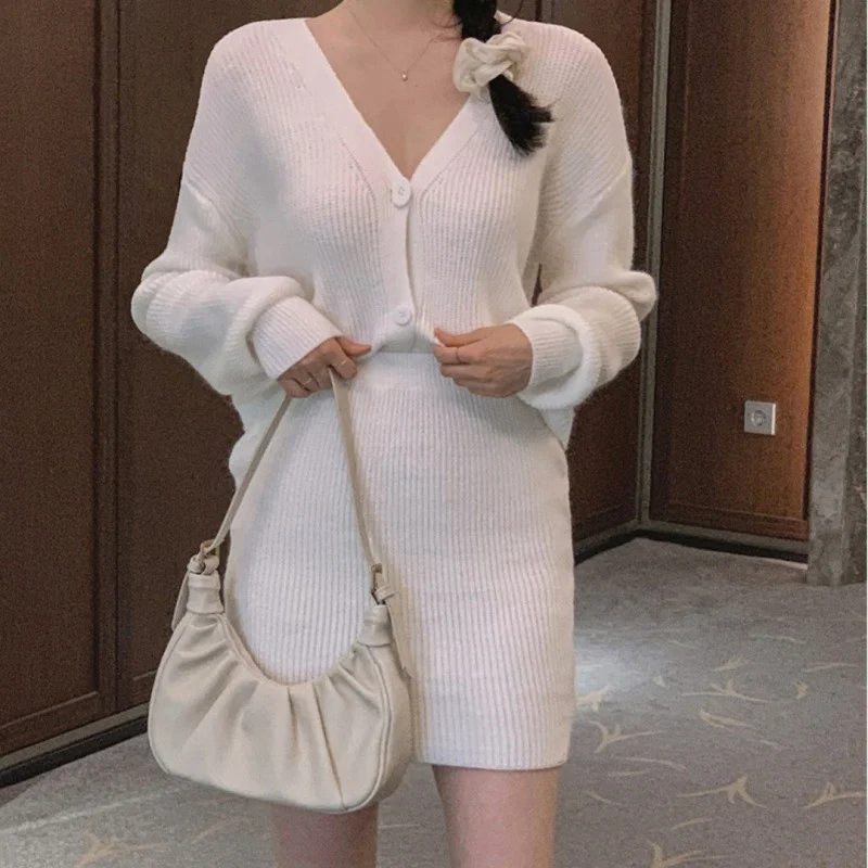 Uveng Uveng Gas Age Reduction Suit Women's Autumn And Winter 2024 Women's Knitted V-Neck Sweater Jacket Single Buckle High Waist + Short Skirt Two Sets