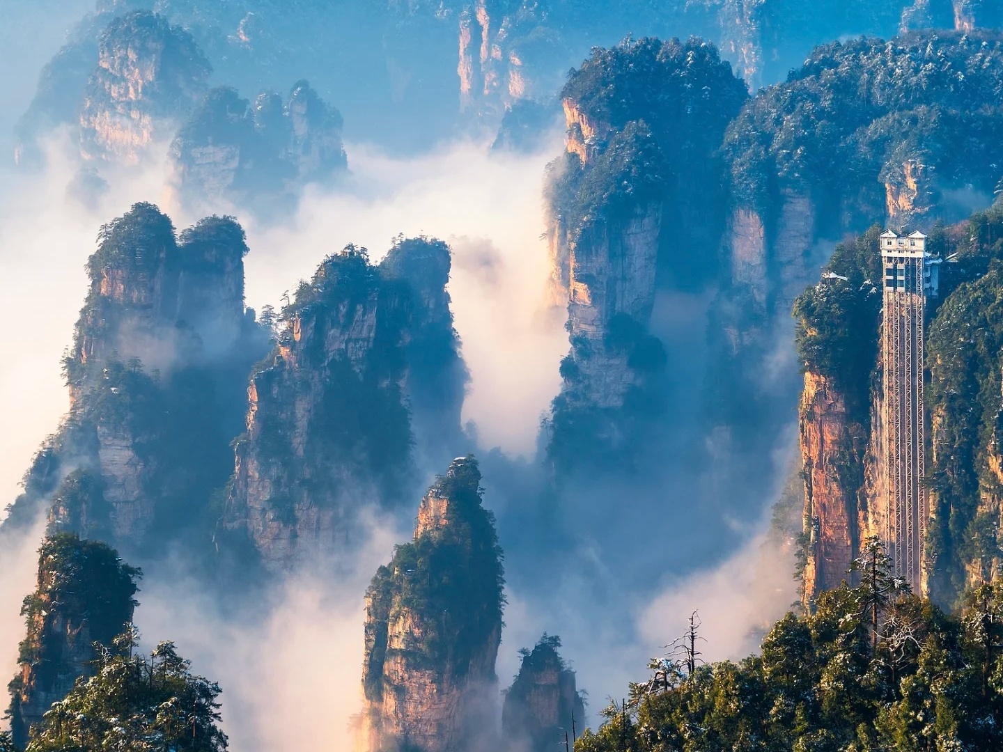 5-Day Zhangjiajie & Fenghuang VIP  Tour from Chengdu (With Round-Trip Flights)