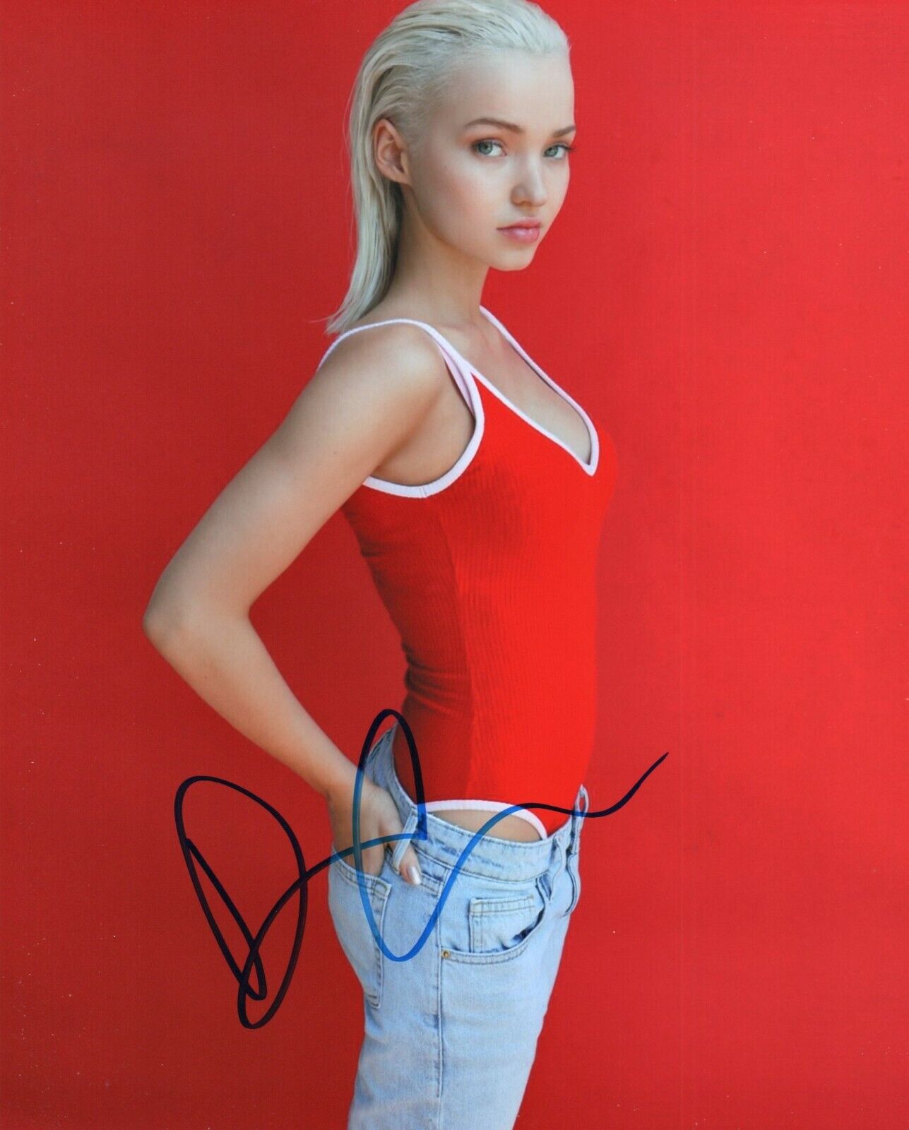 Autographed Dove Cameron signed 8 x 10 Photo Poster painting