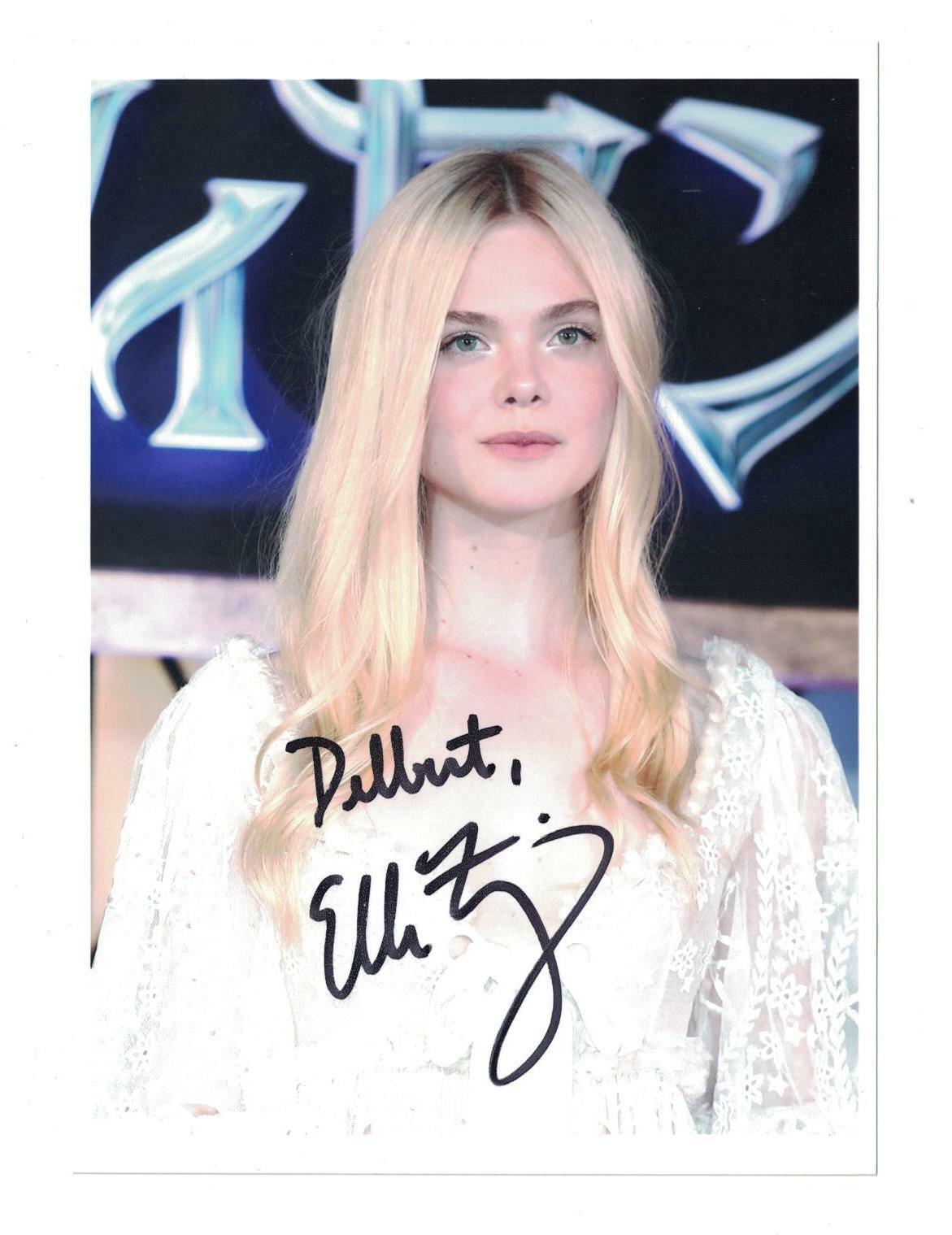 Elle Fanning Signed Autographed 5 x 7 Photo Poster painting Actress Model A