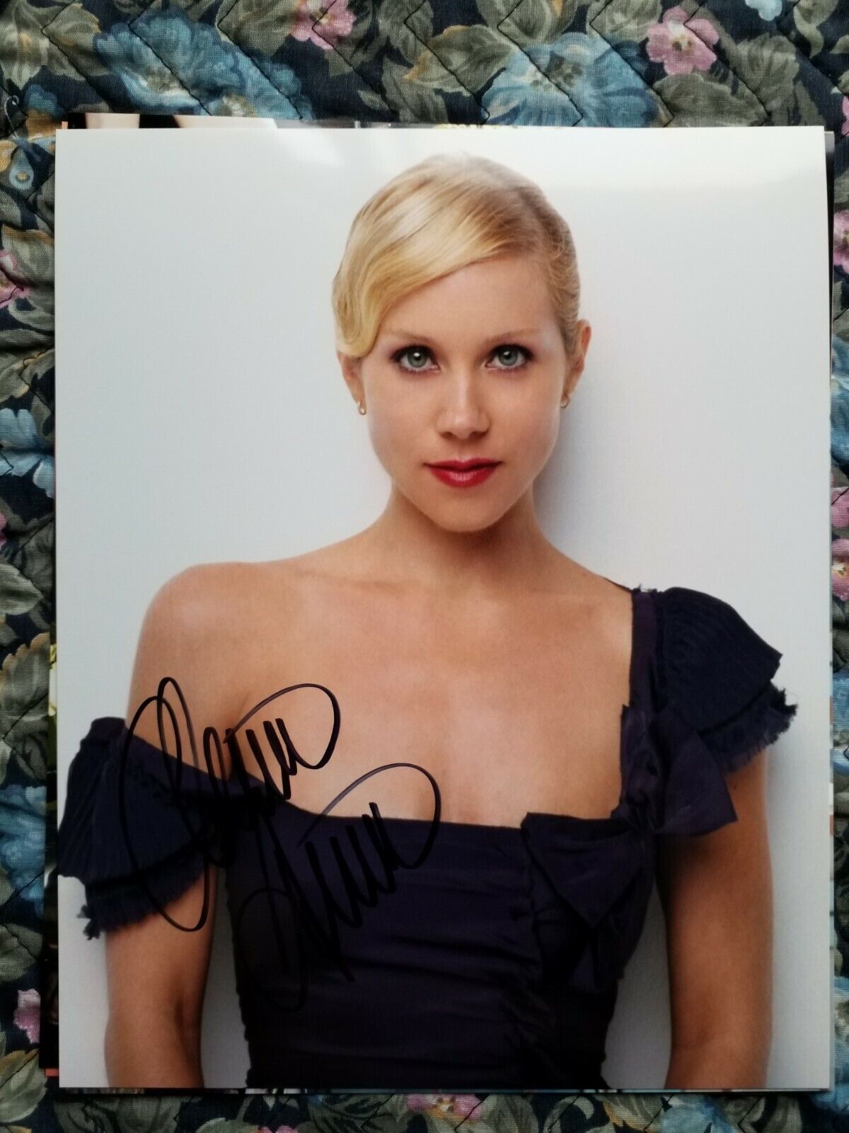 Autographed Christina Applegate Authentic Signed 8 x 10 - Married With Children