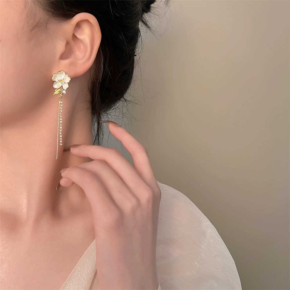 Flower Shell Zirconia Earrings