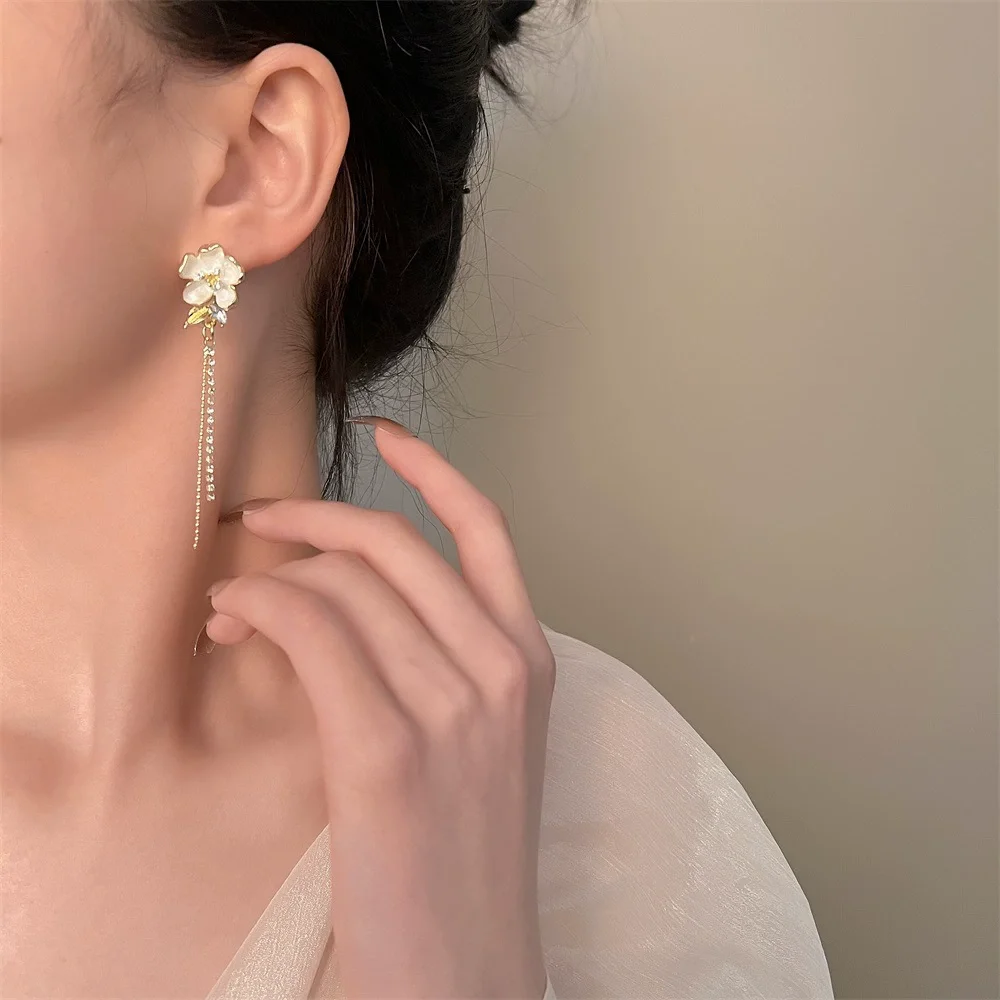 Flower Shell Zirconia Earrings