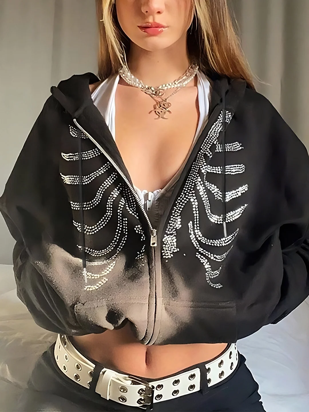 Brownm hoodie with zipper and rhinestone skull