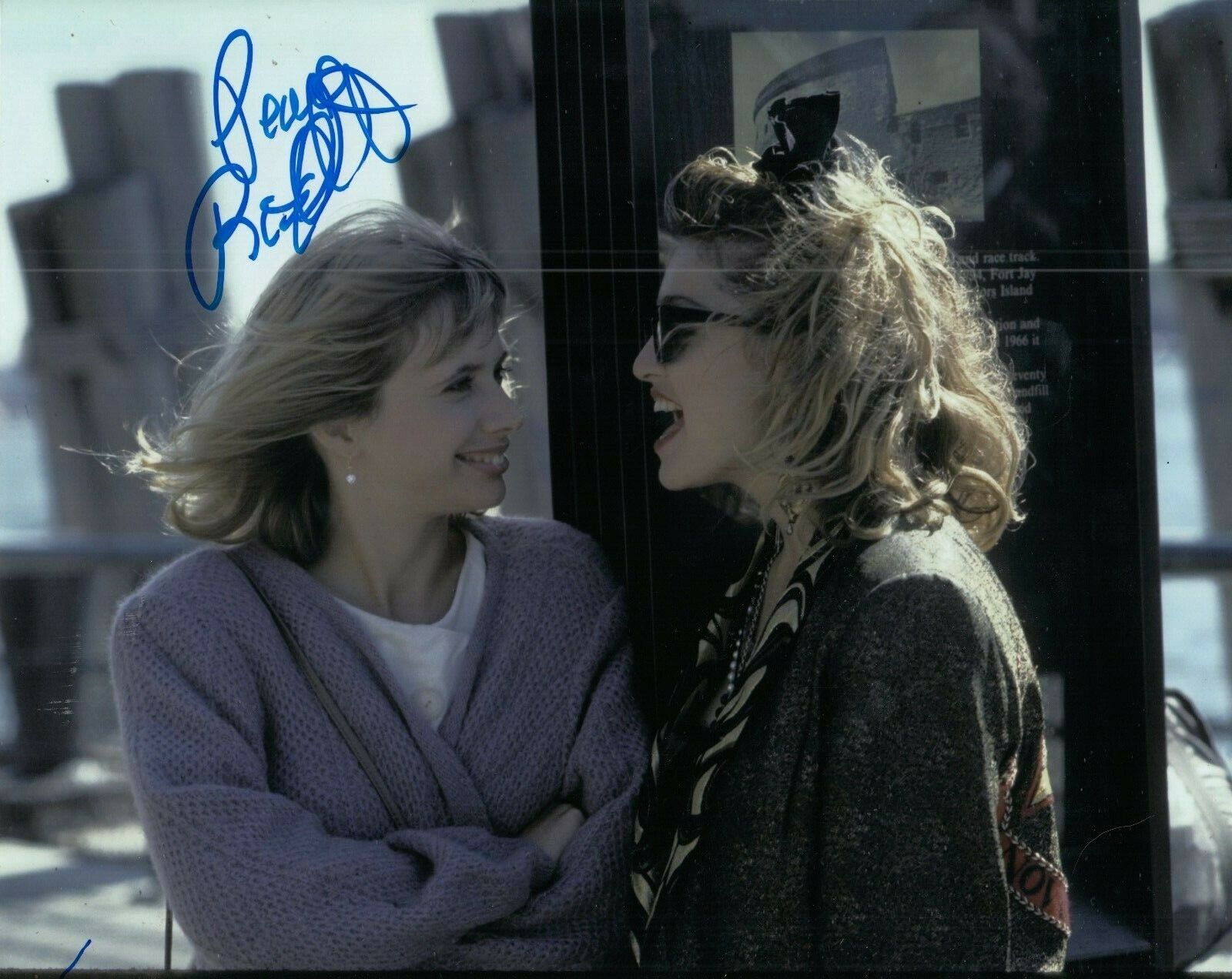 ROSANNA ARQUETTE signed (DESPERATELY SEEKING SUSAN) Movie 8X10 *PROOF* W/COA #6