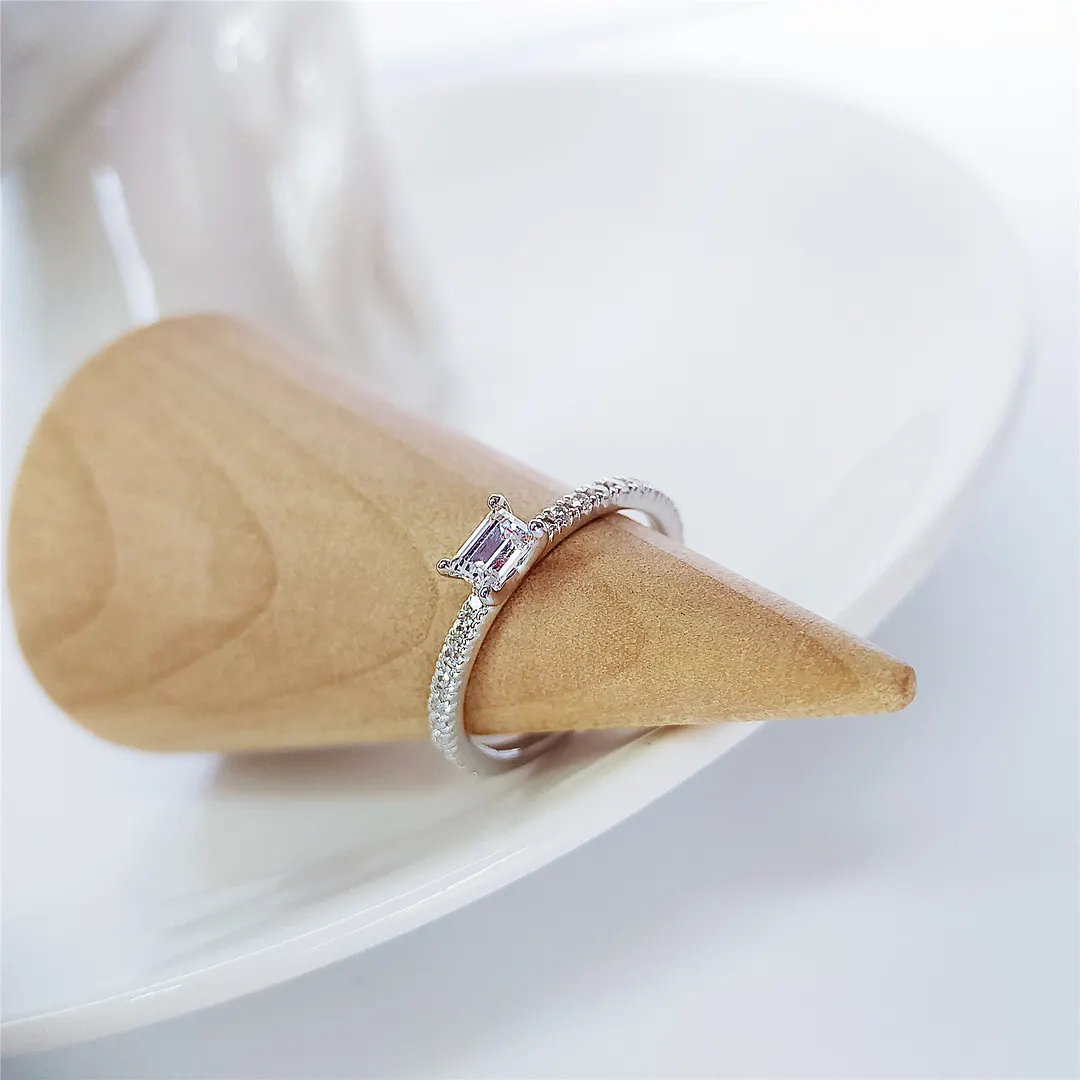 Etincelle ring 100% 925 Sterling Silver Emerald Cut  Engagement Ring Fine Jewelry 