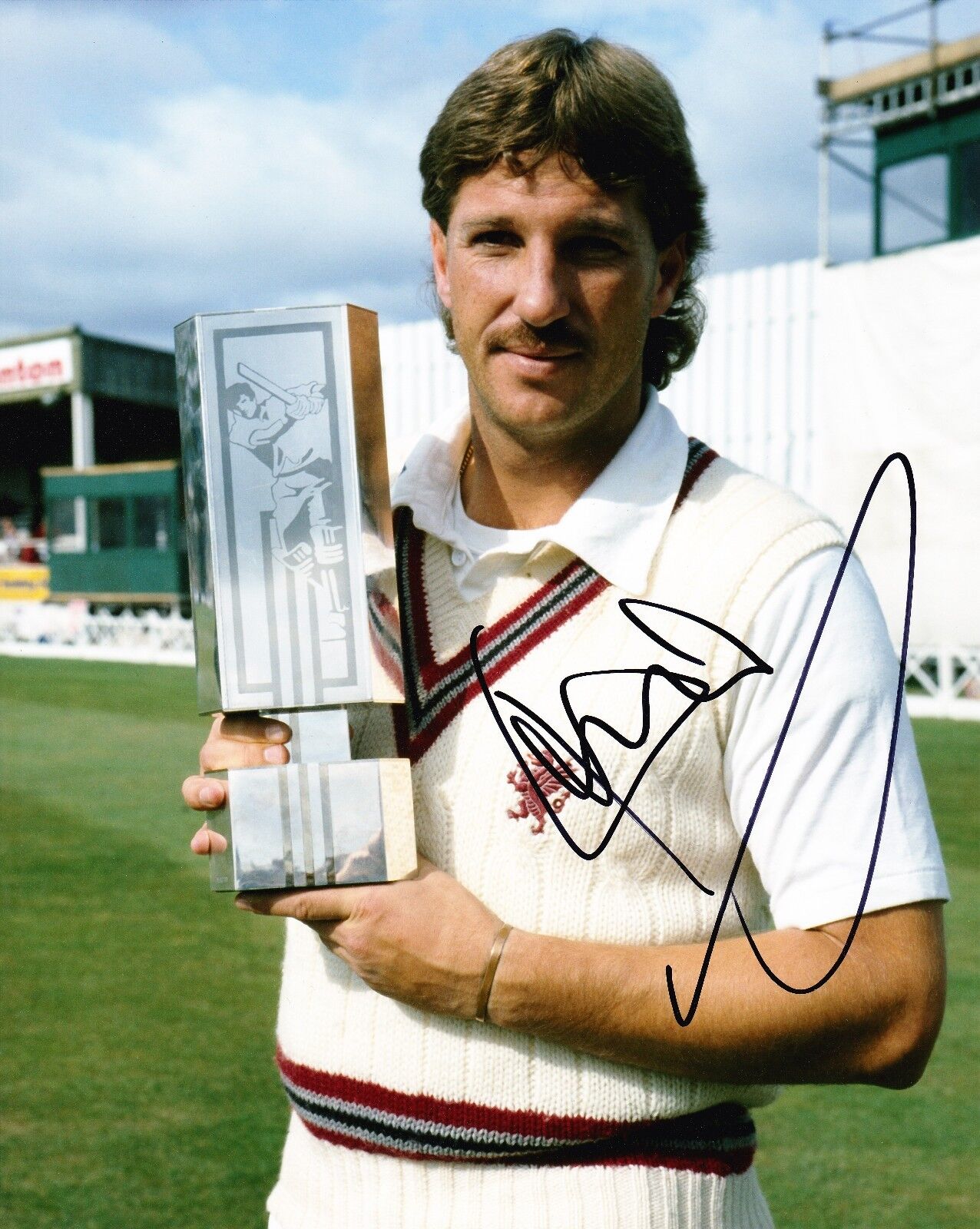 Ian Botham Signed 10X8 Photo Poster painting England Cricket Legend AFTAL COA (2539)