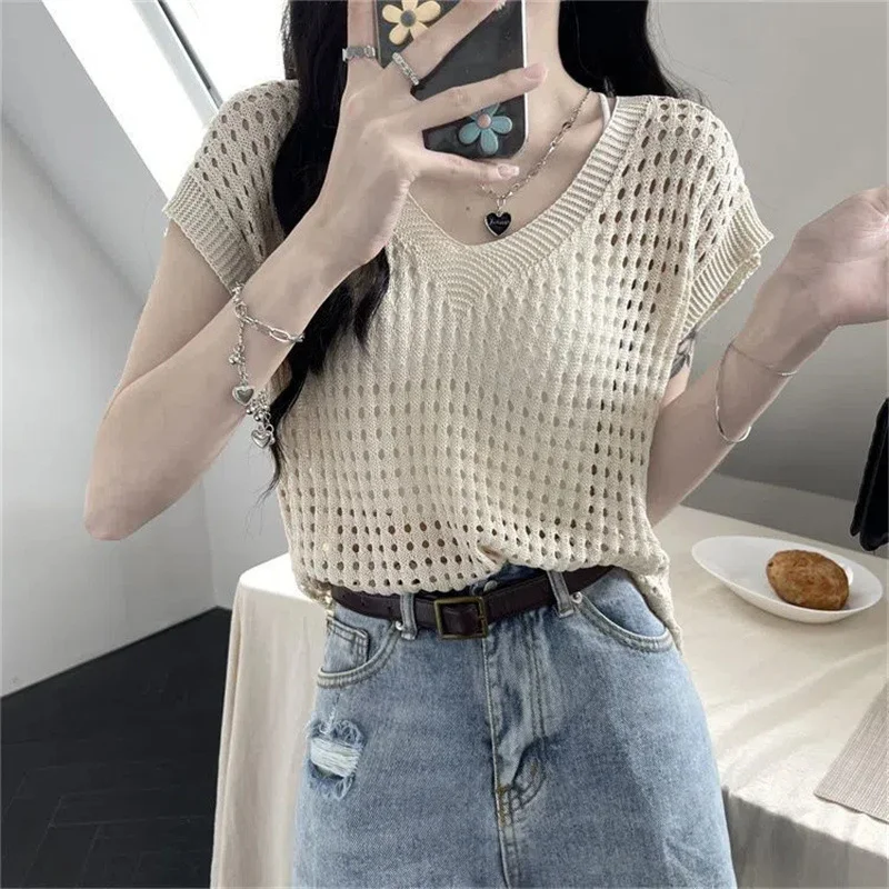 Uveng Uveng V-Necked Knitted Jersey Women's Thin Summer Design Sense Small Loose Thin Vest Outside On The Coat