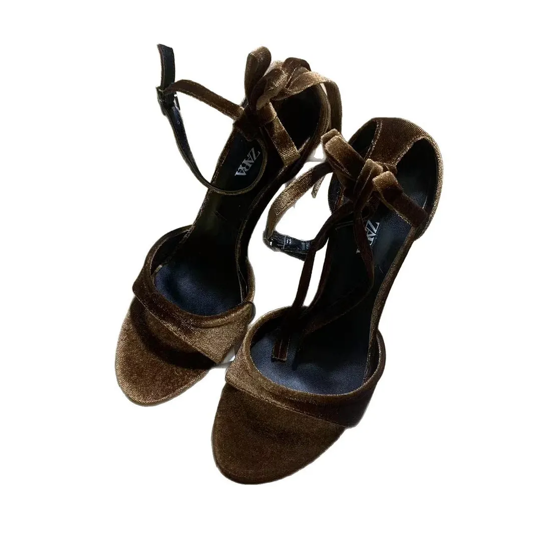 Breakj Breakj New Niche 2025 Spring New Leather Round Head Retro Sexy Buckle With Cat And Dew Fine Heel Sandals
